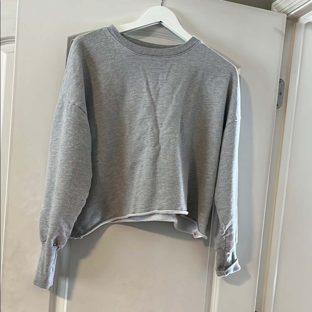 Caslon Gray Boxy Cropped Long Sleeve Sweatshirt